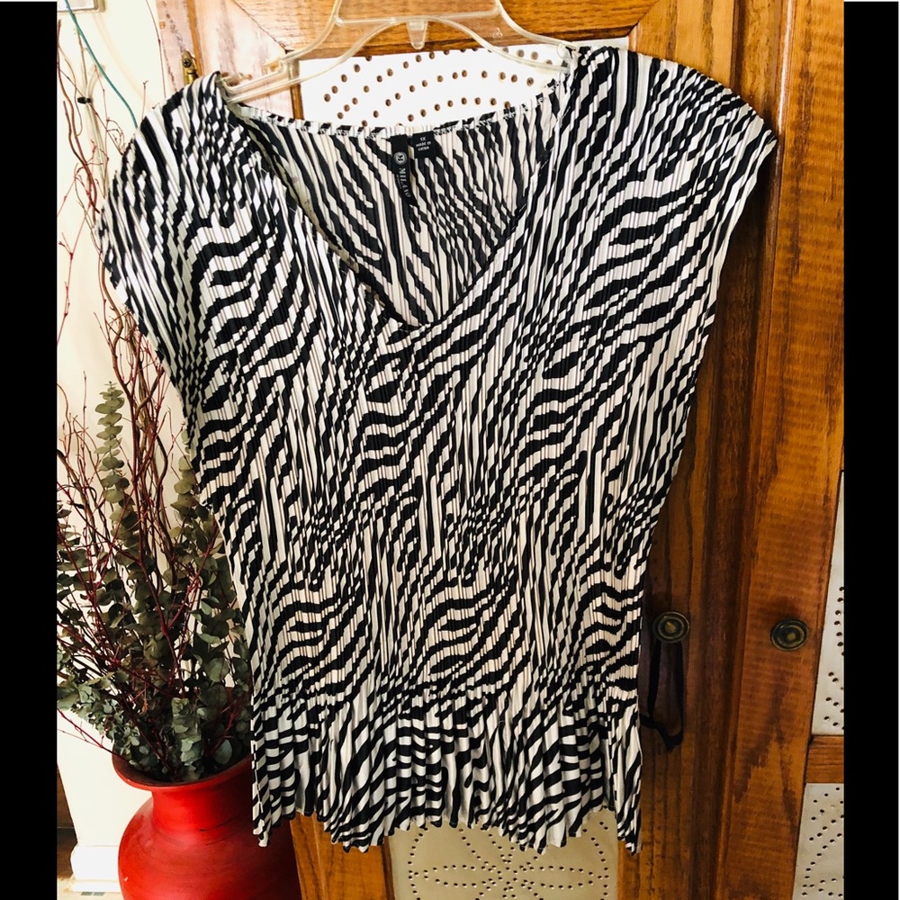 Adorable crinkle top